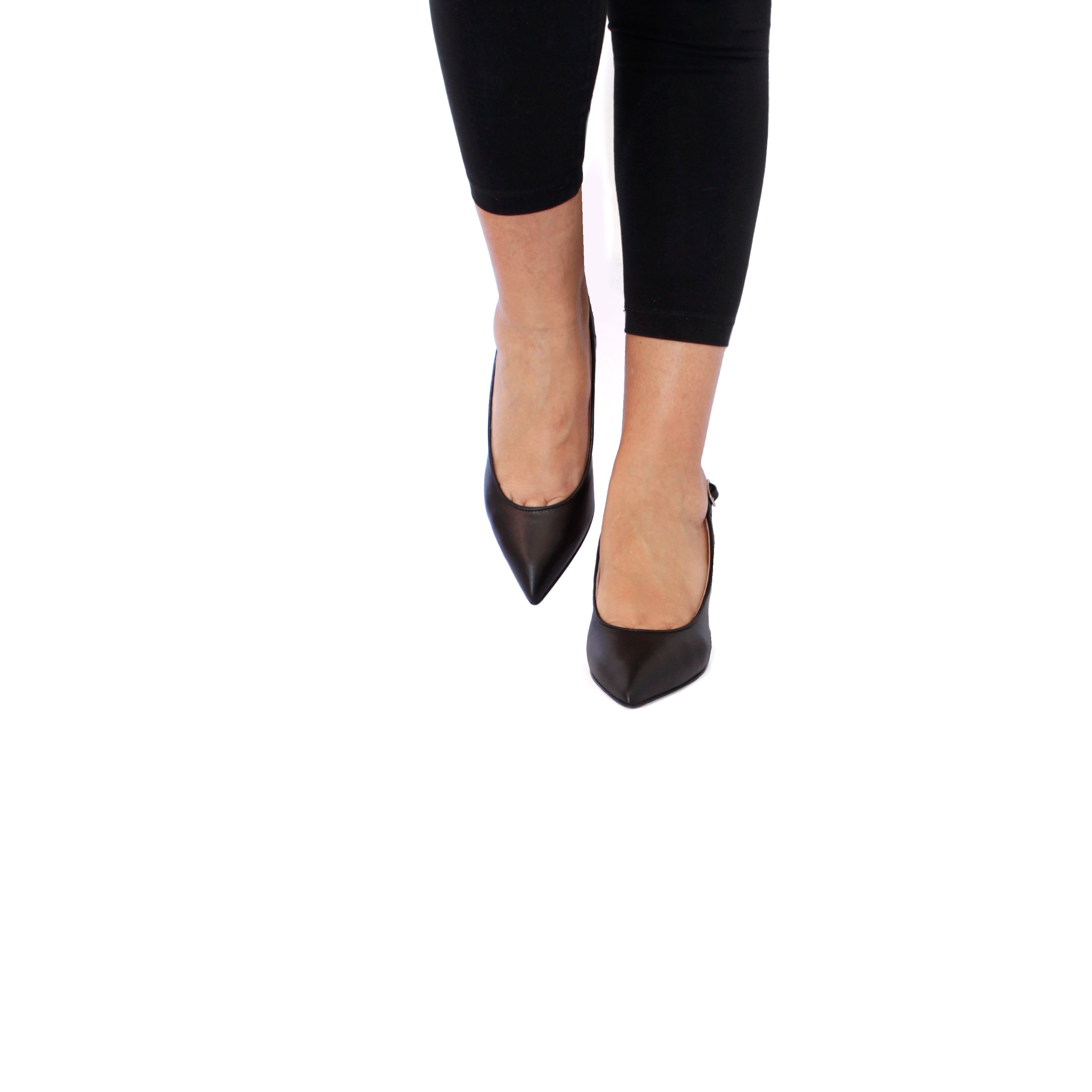 AMELIE-slingback-chanel-vista-indossato-punta-nappa-nera
