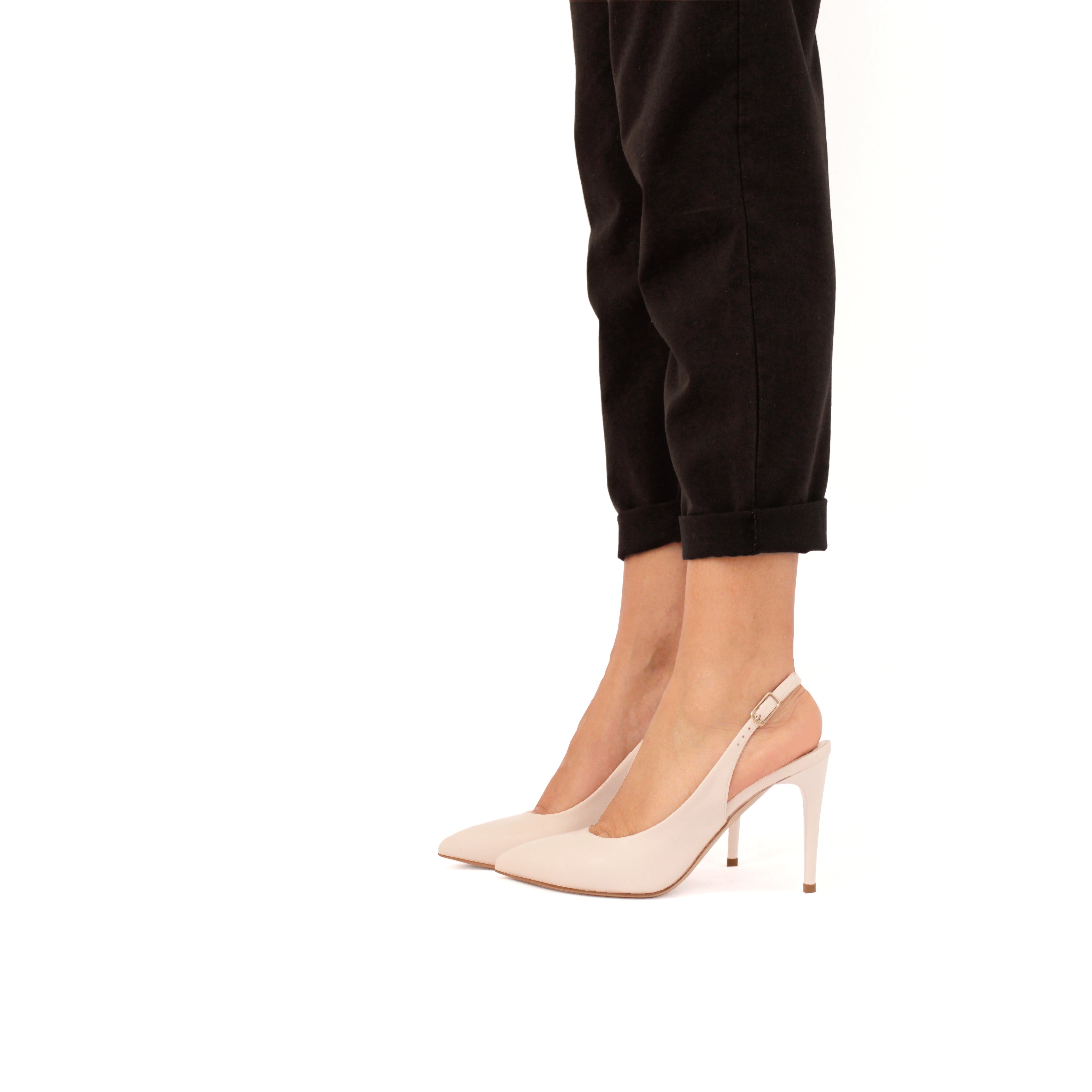 AMELIE-slingback-chanel-vista-indossato-laterale-nappa-nudo