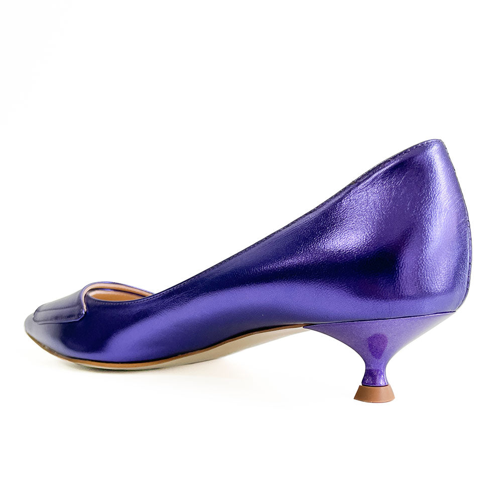 ANVERSA-decollete-vista-tallone-laminato-viola