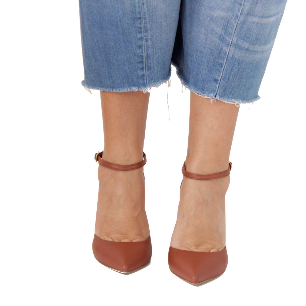 CLARE-punta-tallone-vista-indossato-punta-frontale-nappa-cuoio