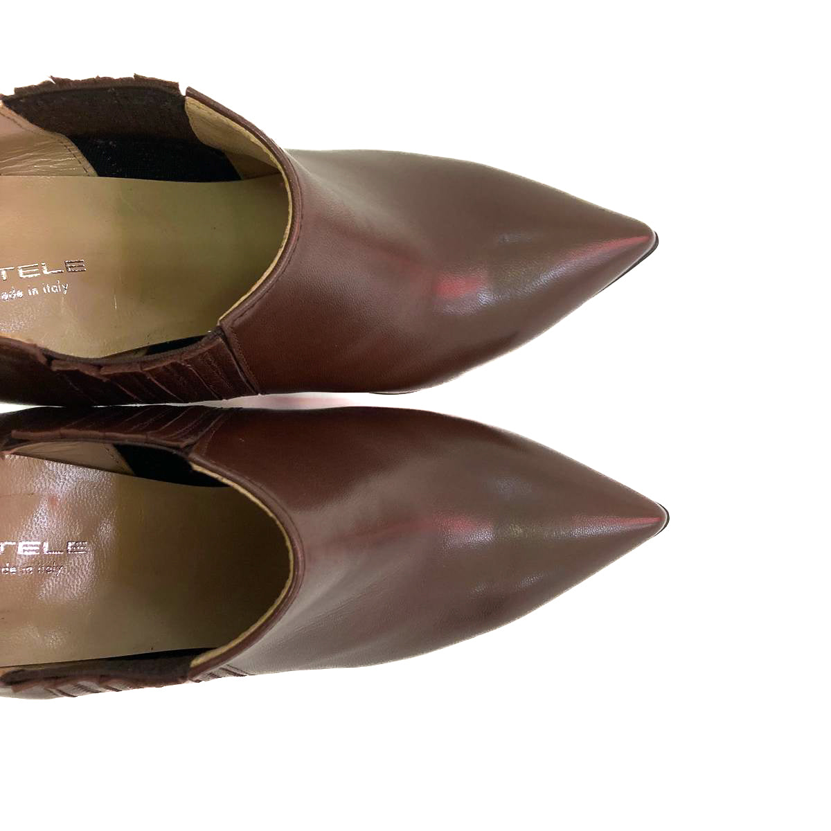 CLARINDA-stivaletto-giroforma-vista-punta-vicino-paio-vitello-marrone