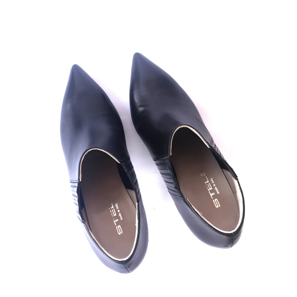 CLARINDA-stivaletto-giroforma-vista-punta-sopra-nappa-nera