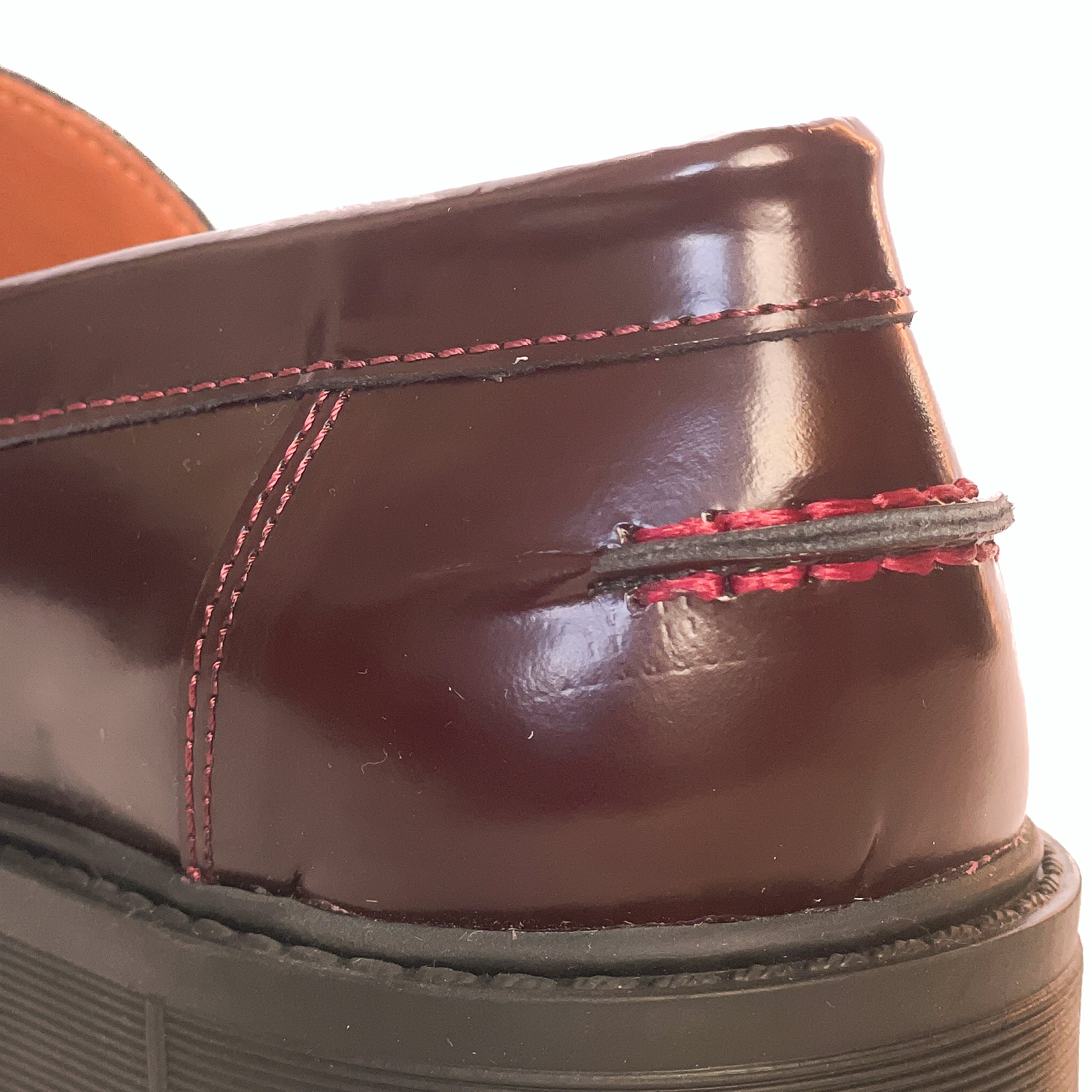 COLONIA-mocassini-vista-tallone-dettaglio-singola-abrasivato-bordeaux-accessorio-oro