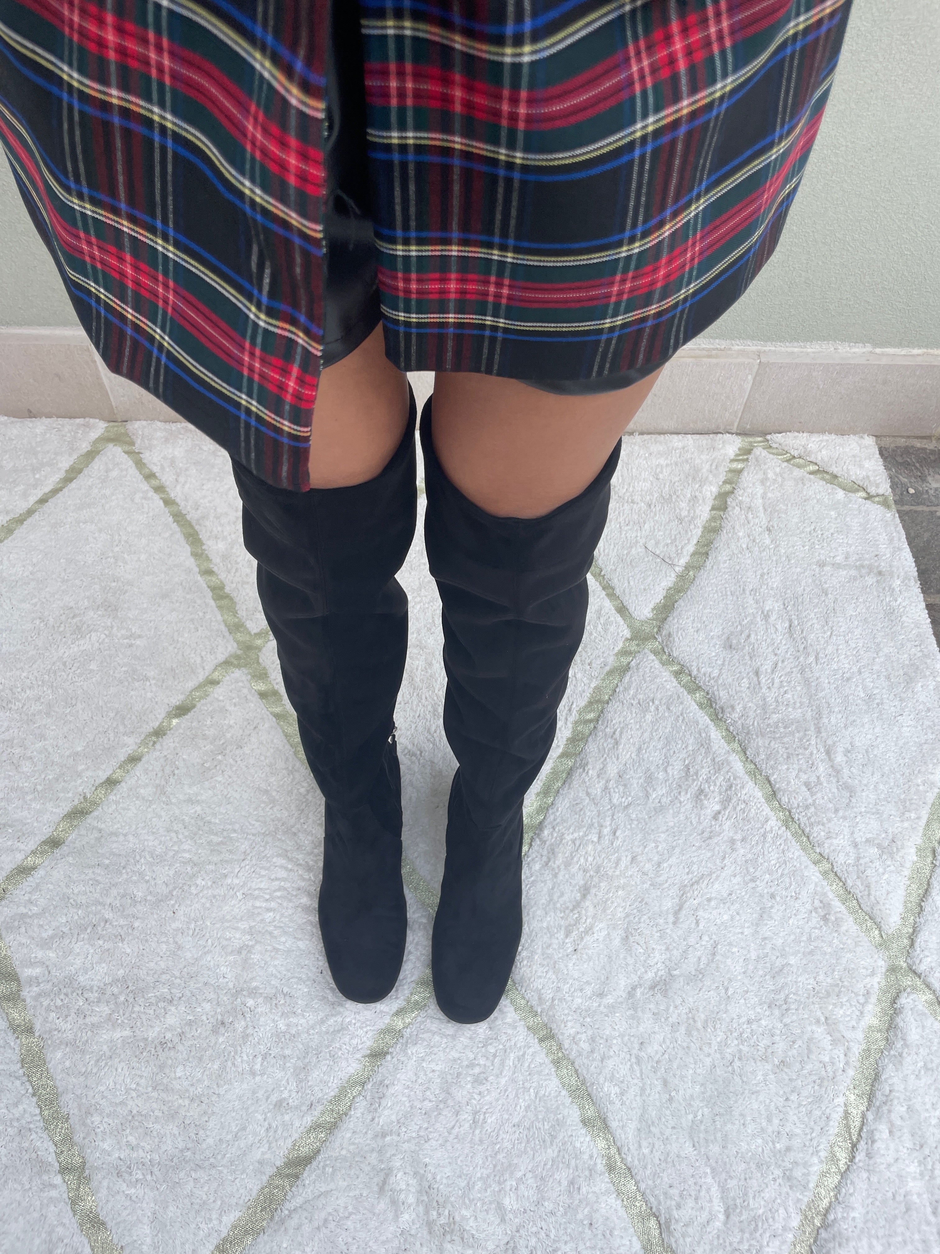 CORRIDONIA-stivale-alto-vista-indossato-punta-camoscio-stretch-nero