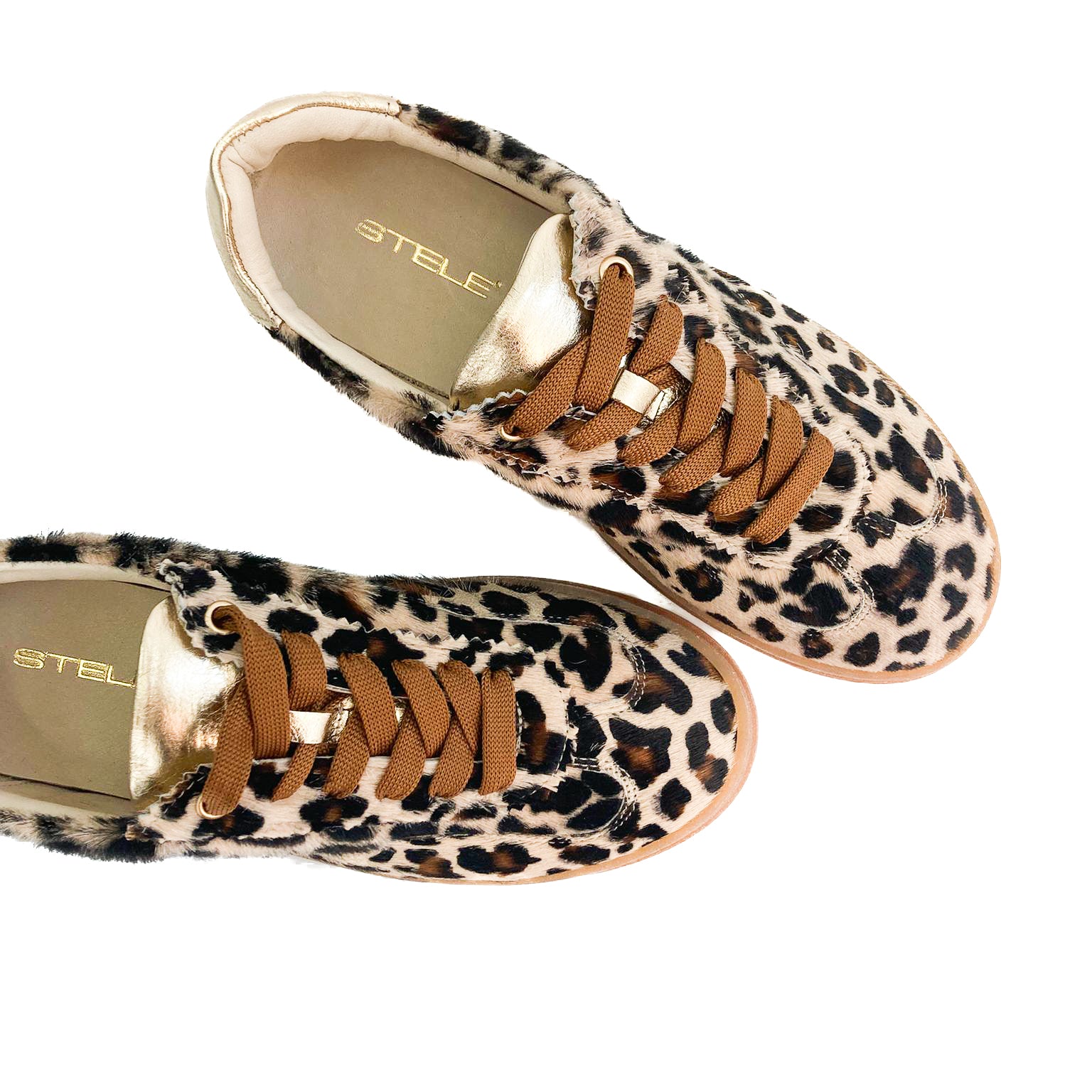 ESSEN-sneakers-vista-sopra-paio-sinistra-cavallino-maculato-laminato-platino