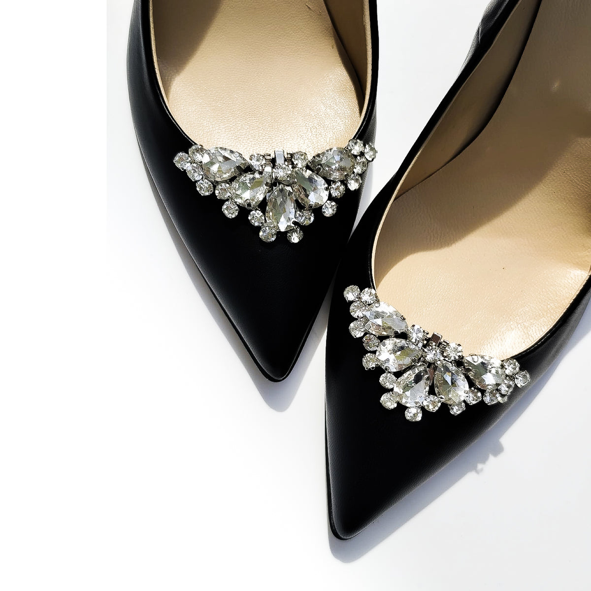 FALENA-CRISTALLO-accessorio-per-scarpe-clip-vista-indossata-sopra-metallo-argento-strass-cristallo