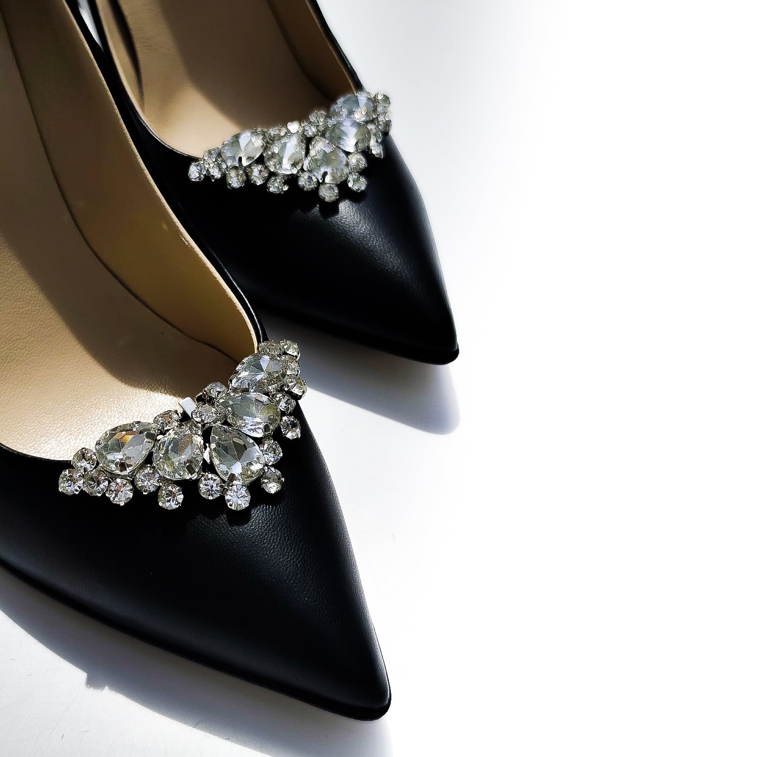 FALENA-CRISTALLO-accessorio-per-scarpe-clip-vista-indossata-laterale-metallo-argento-strass-cristallo
