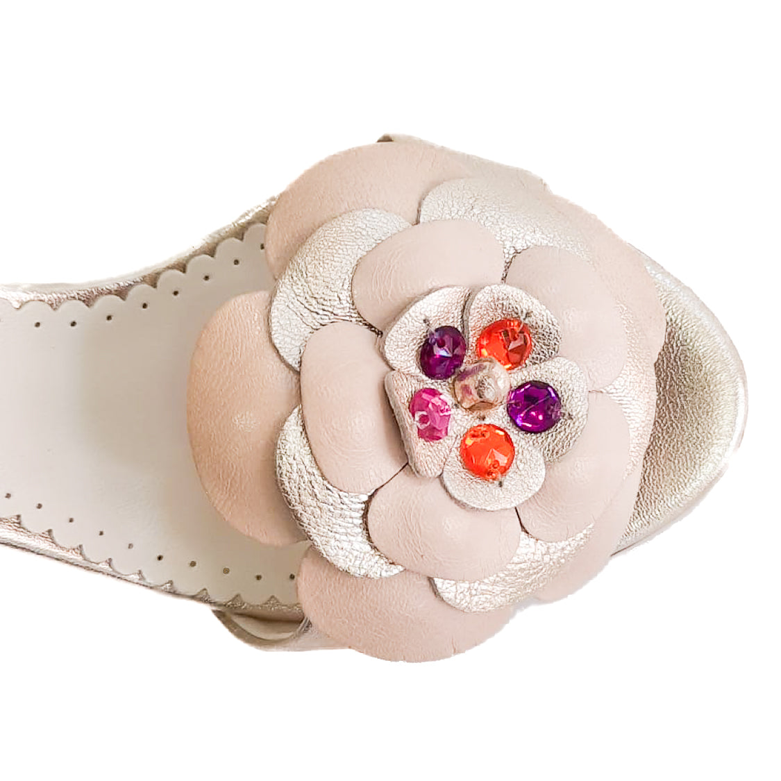 FIORE-CON-PIETRE-accessori-vista-indossato-sandalo-punta-nappa-nudo-laminato-platino