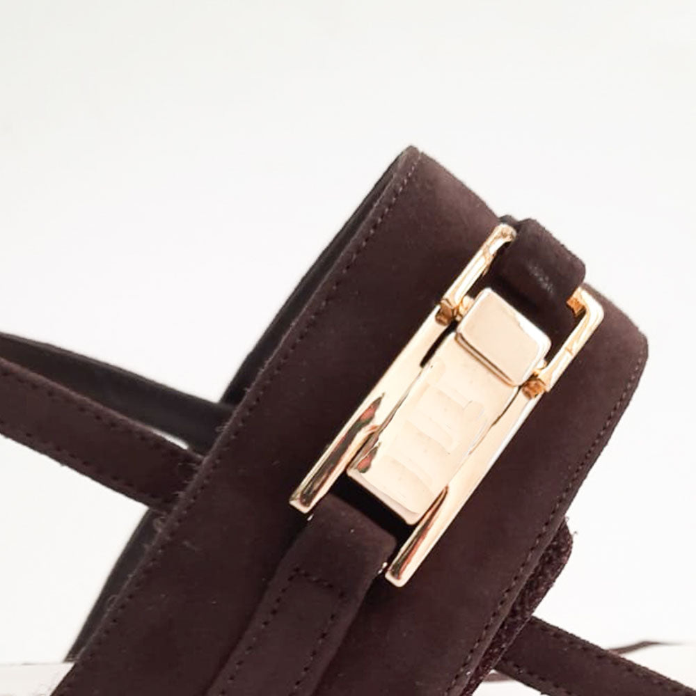 IDRA-sandalo-vista-accessorio-oro-camoscio-cacao