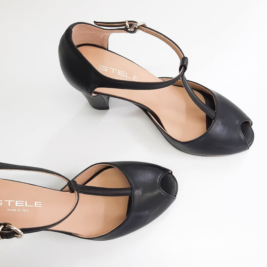 IRIS-punta-tallone-vista-punta-dentro-sopra-aperta-nappa-nera