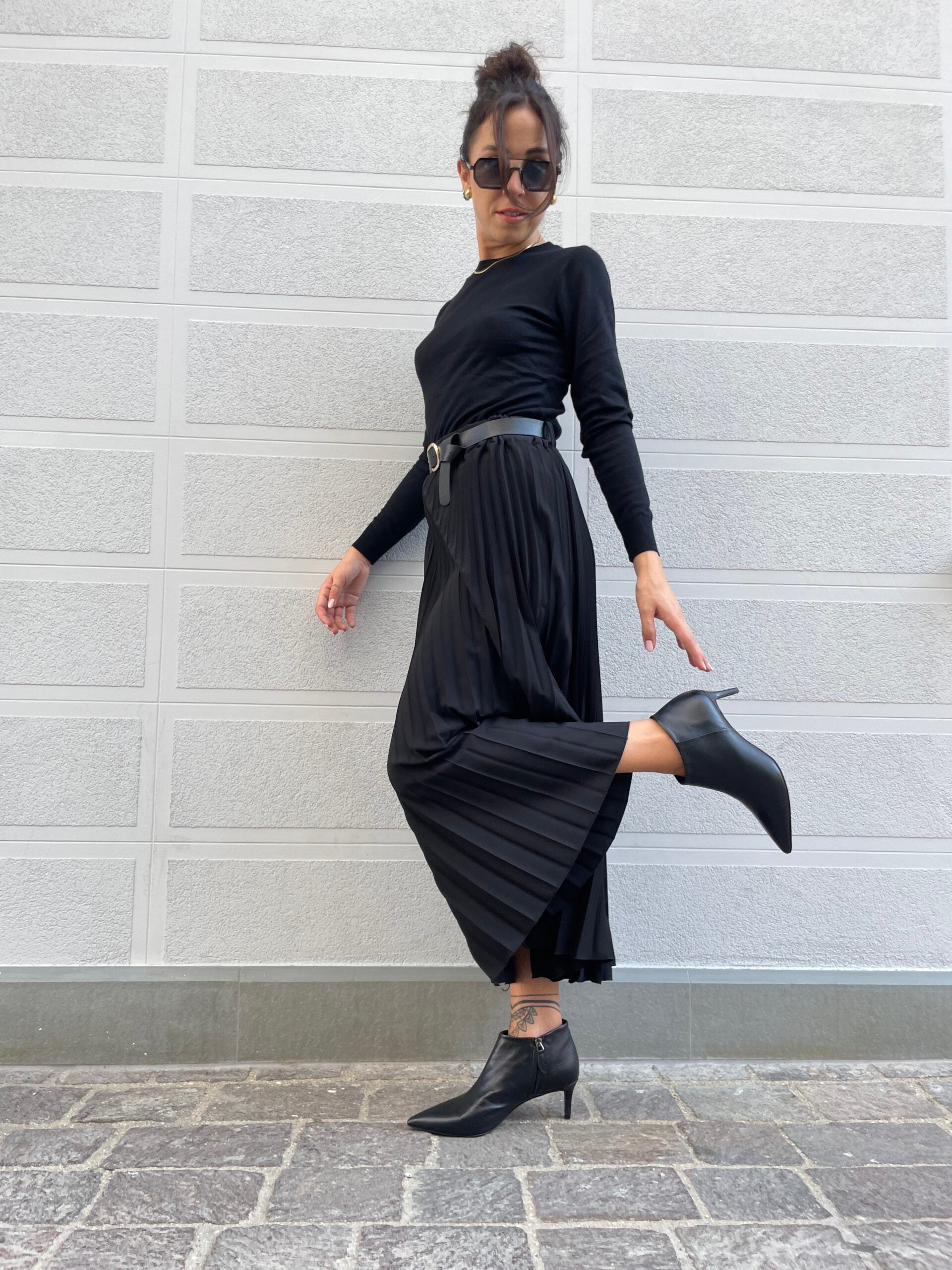 ISIDORA-stivaletto-giroforma-vista-indossato-tallone-nappa-nera