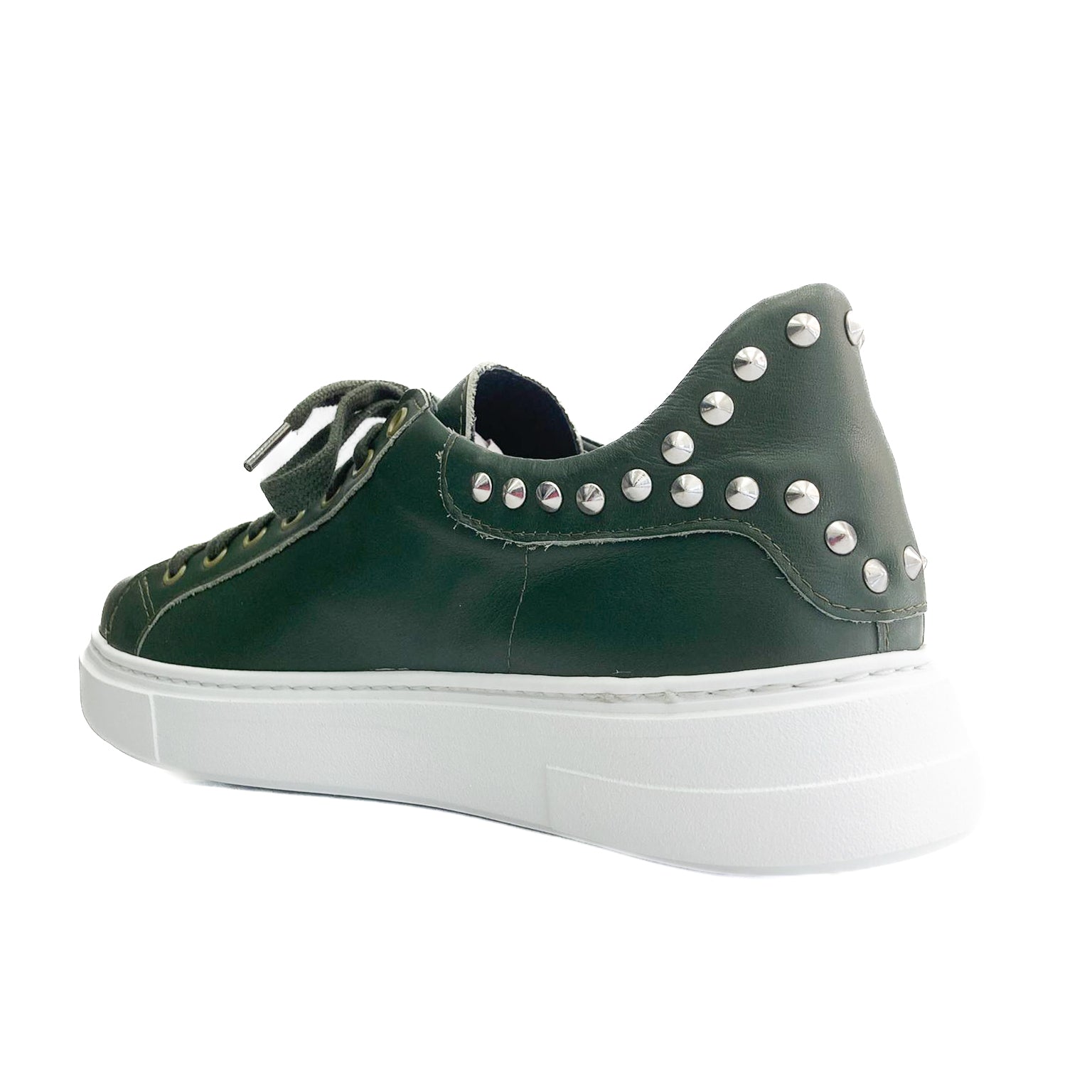 ISOTTA-sneakers-vista-tallone-vitello-verdone-borchie-nikel