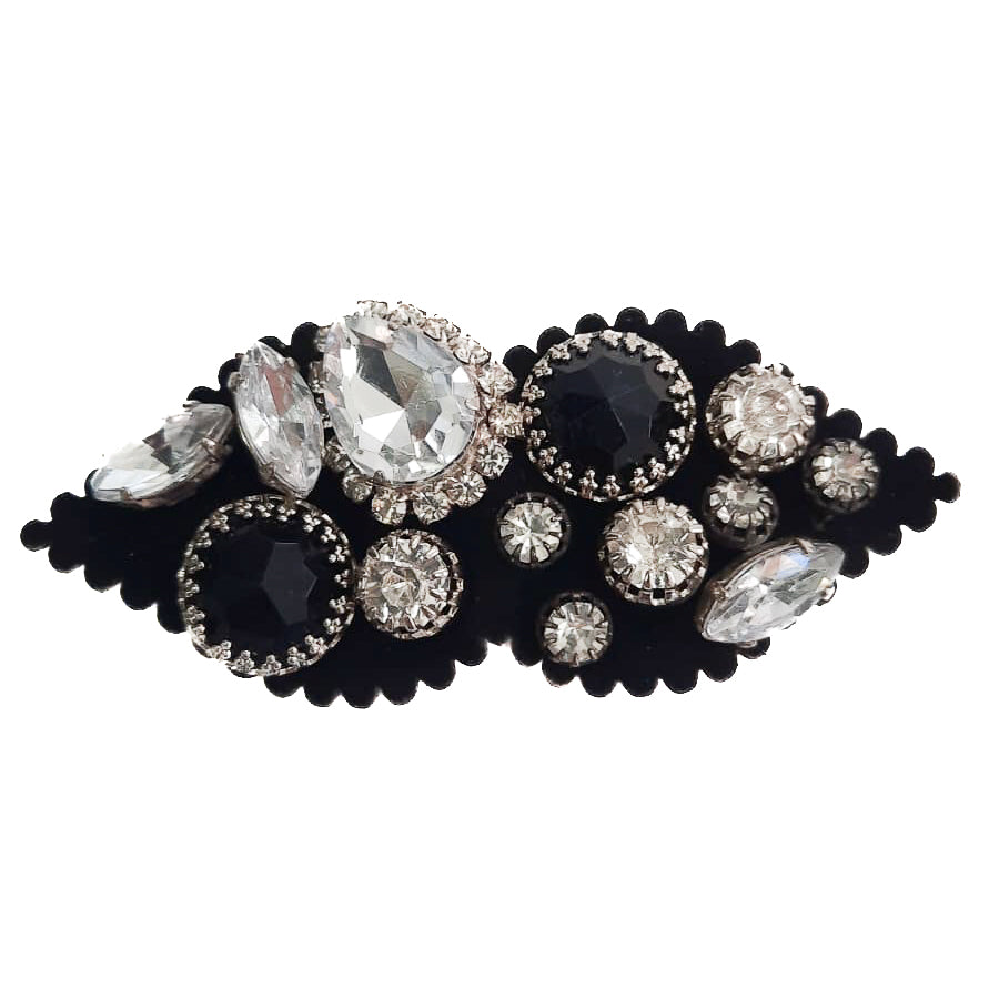 KISS-accessori-vista-frontale-camoscio-nero-piere-strass-argento-nero