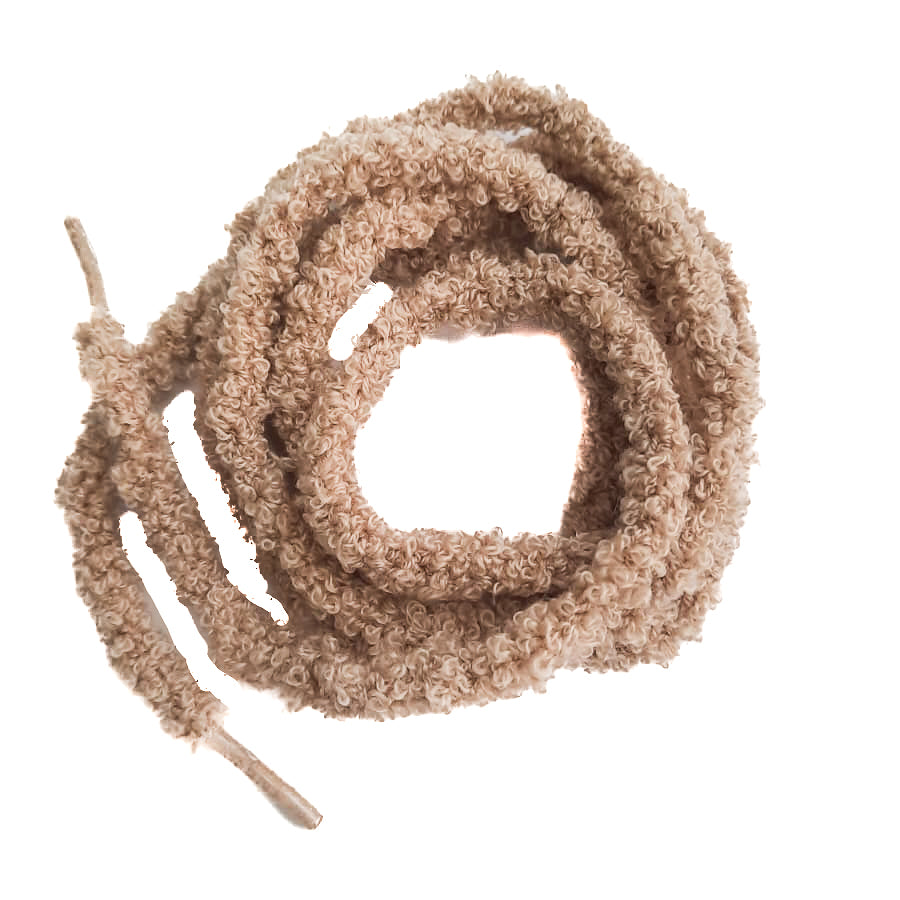 LACCI-TEDDY-accessori-per-scarpe-vista-sopra-peluche-sabbia