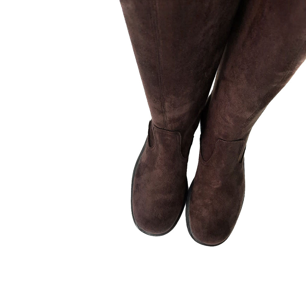 LEONORA-stivale-vista-punta-sopra-paio-camoscio-stretch-cioccolato