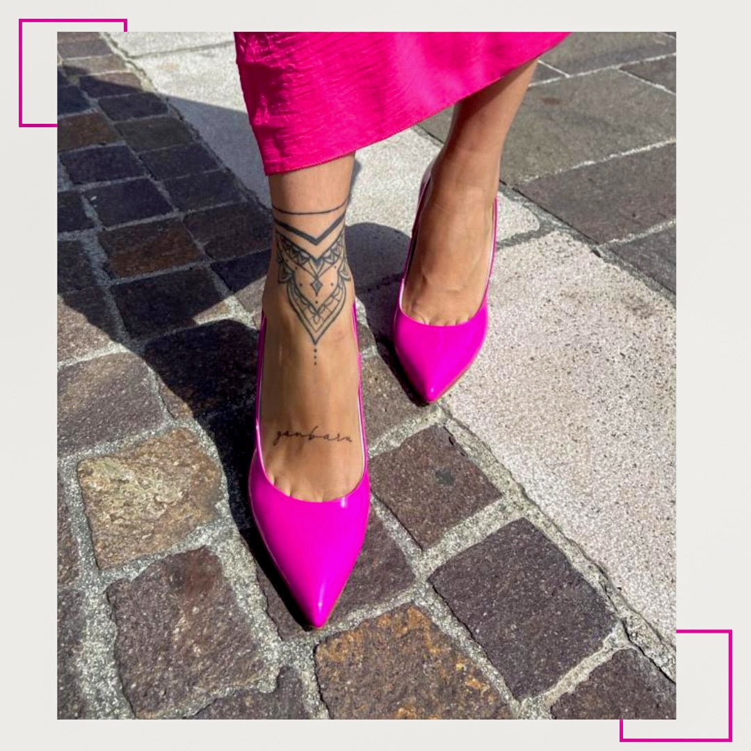 LETY-decollete-vista-indossato-punta-vernice-fucsia