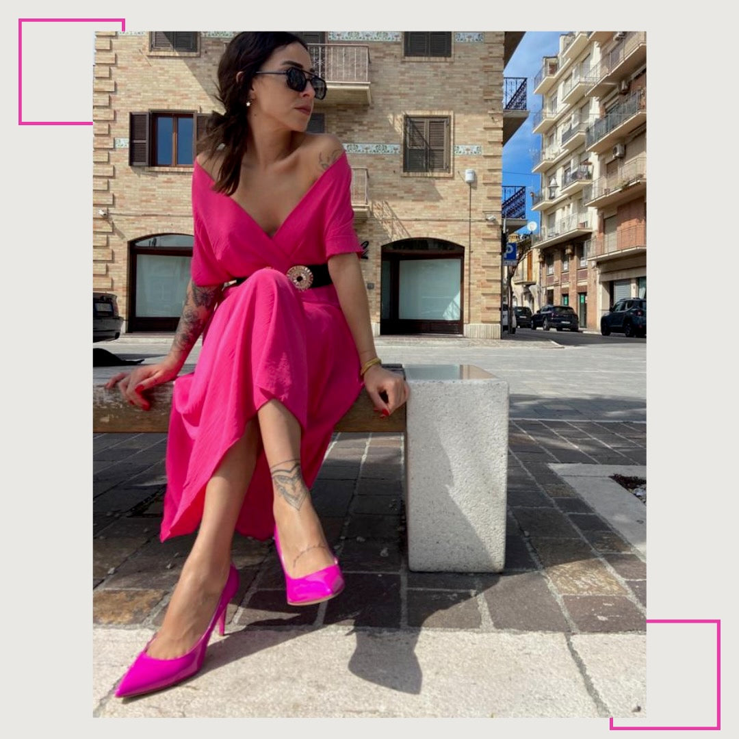 LETY-decollete-vista-indossato-punta-gambe-incrociate-vernice-fucsia