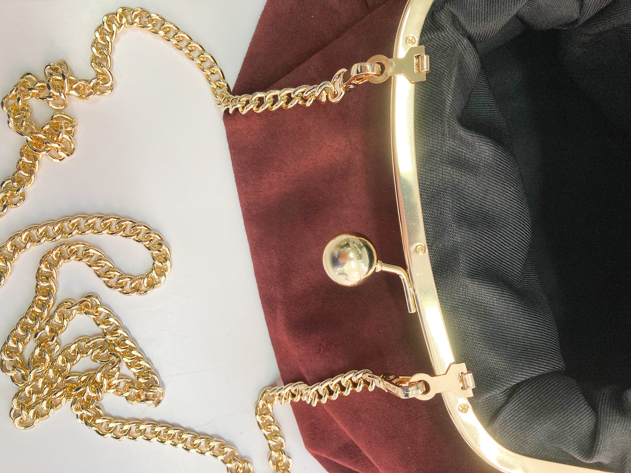 marsiglia-bag-camoscio-bordeaux-vista-dettaglio-chiusura-clik-clak