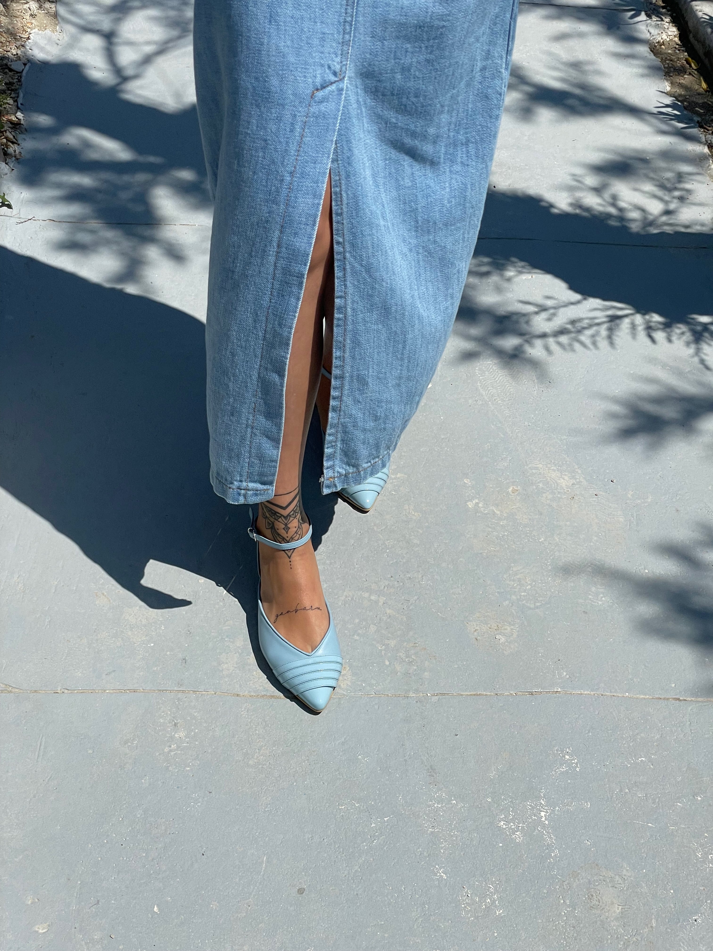 MEGAN-slingback-ballerina-vista-indossato-punta-scarpa-singola-nappa-celeste-vernice-celeste