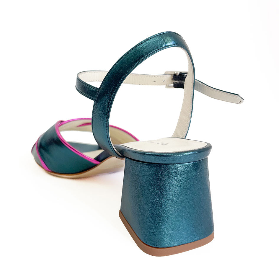 MIRTILLA-sandalo-vista-tallone-laminato-petrolio-laminato-fucsia