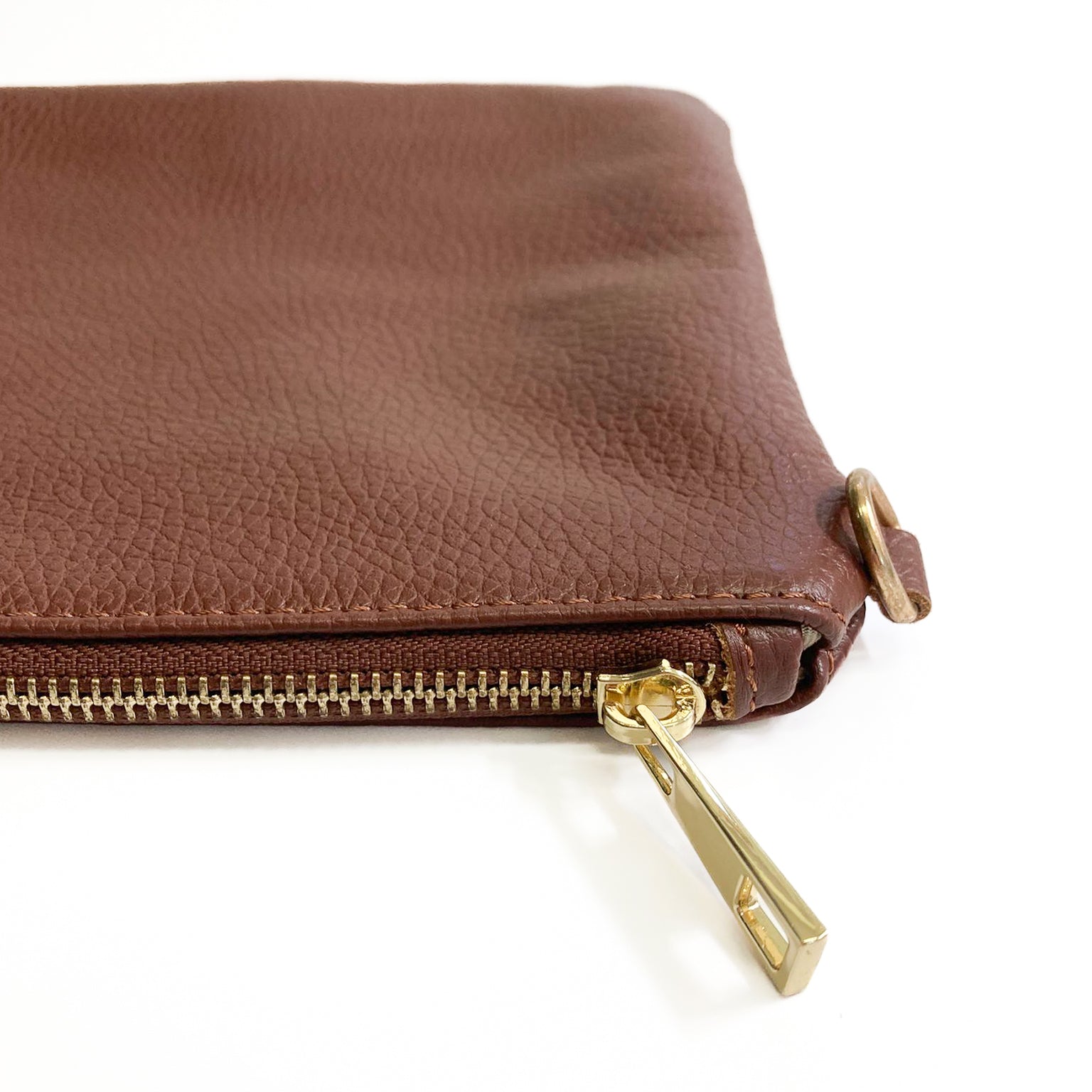 OLIVIA-BAG-borse-pochette-vista-dettaglio-zip-vitello-cioccolato