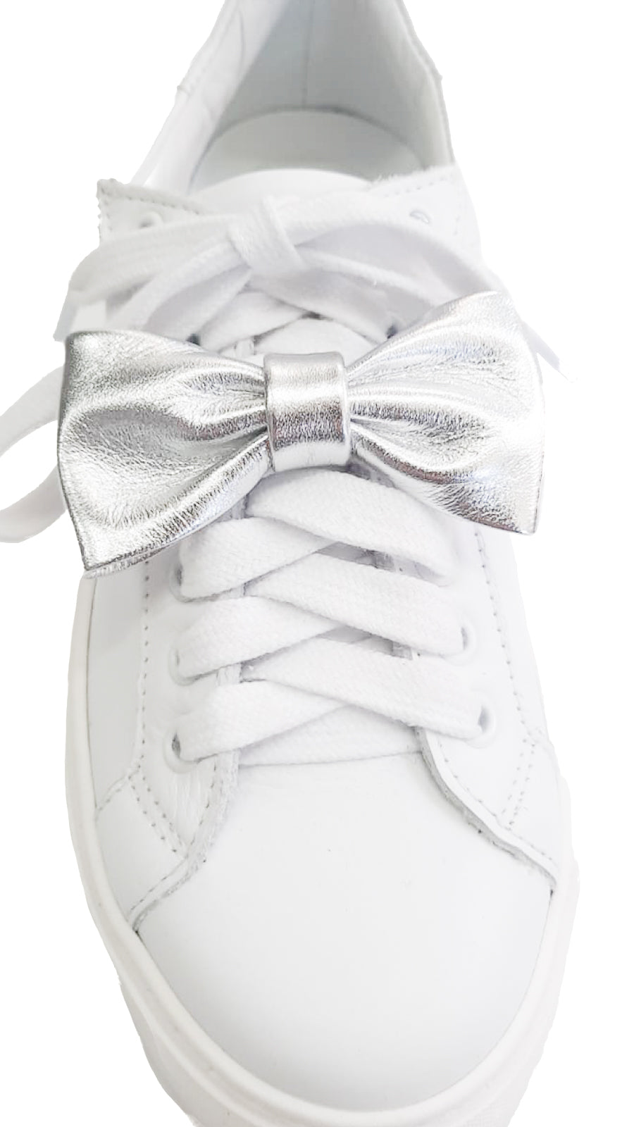 PAPILLON-ARGENTO-accessori-vista-indossato-sneakers--laminato-argento