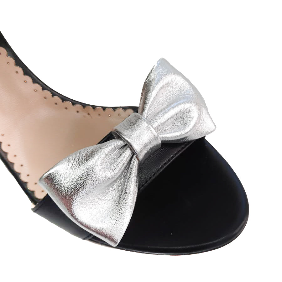 PAPILLON-ARGENTO-accessori-vista-indossato-sandalo-punta-laminato-argento