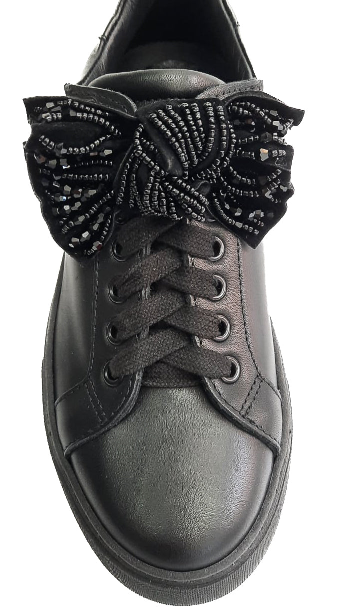 PERLINE-BOW-accessori-fiocco-vista-indossato-sneakers-velluto-nero