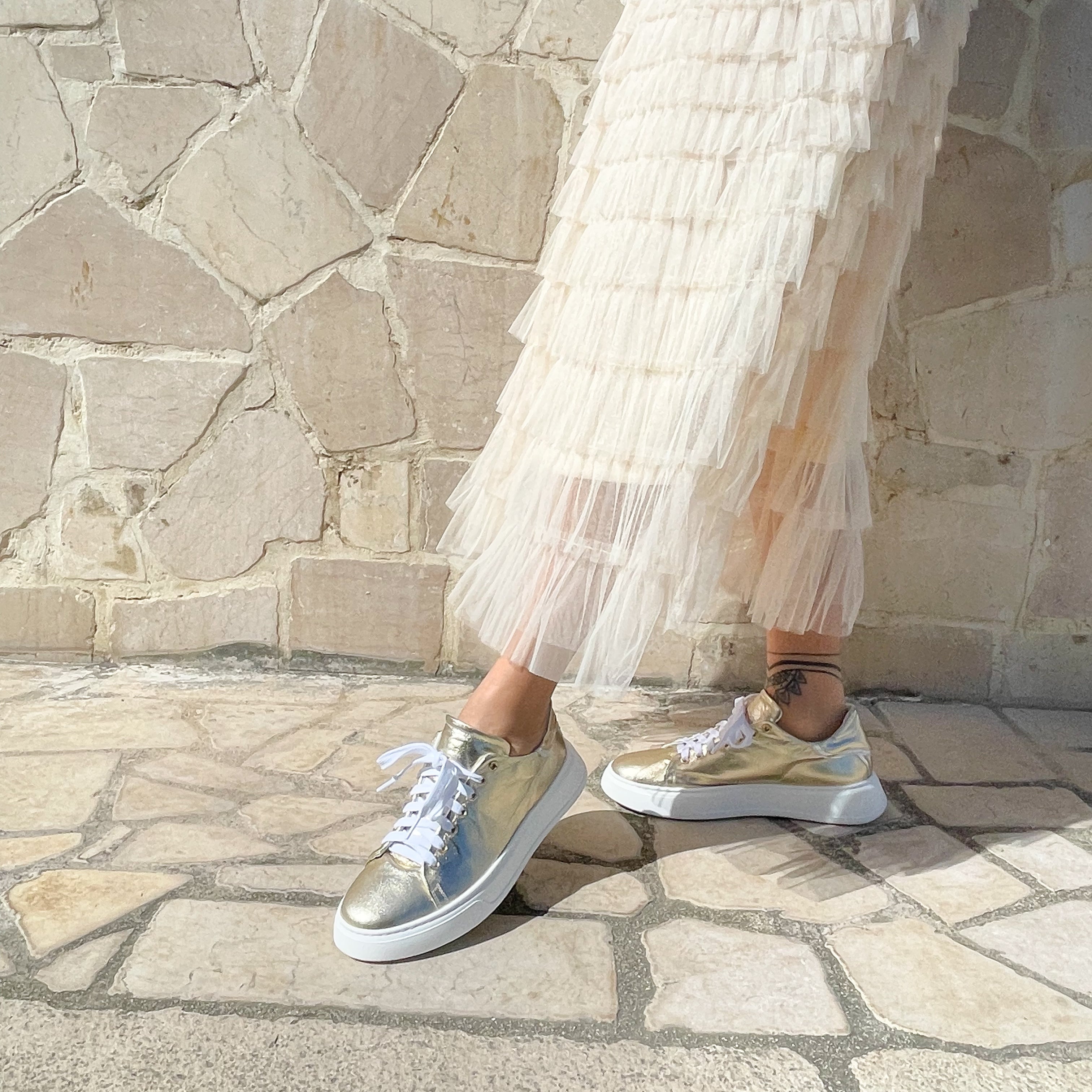 VALERIE-sneakers-vista-indossato-punta-laminato-platino-laminato-argento