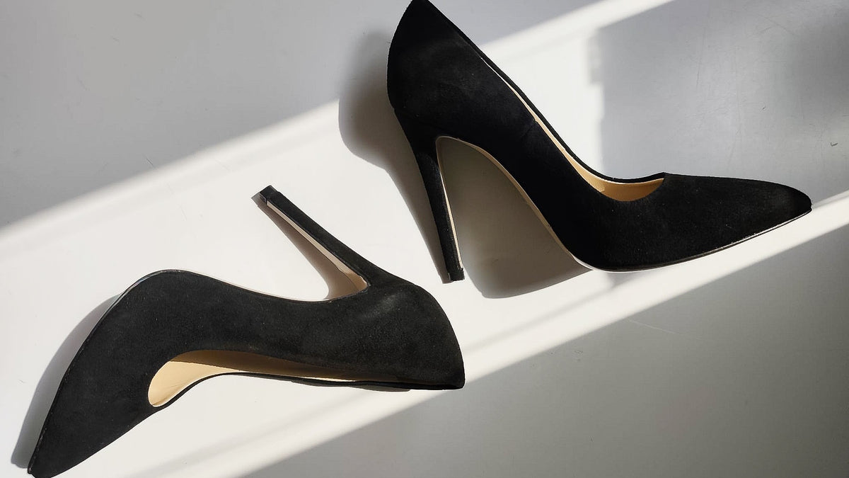Decollete Made in Italy tacco alto 11 cm pelle nera vista laterale.