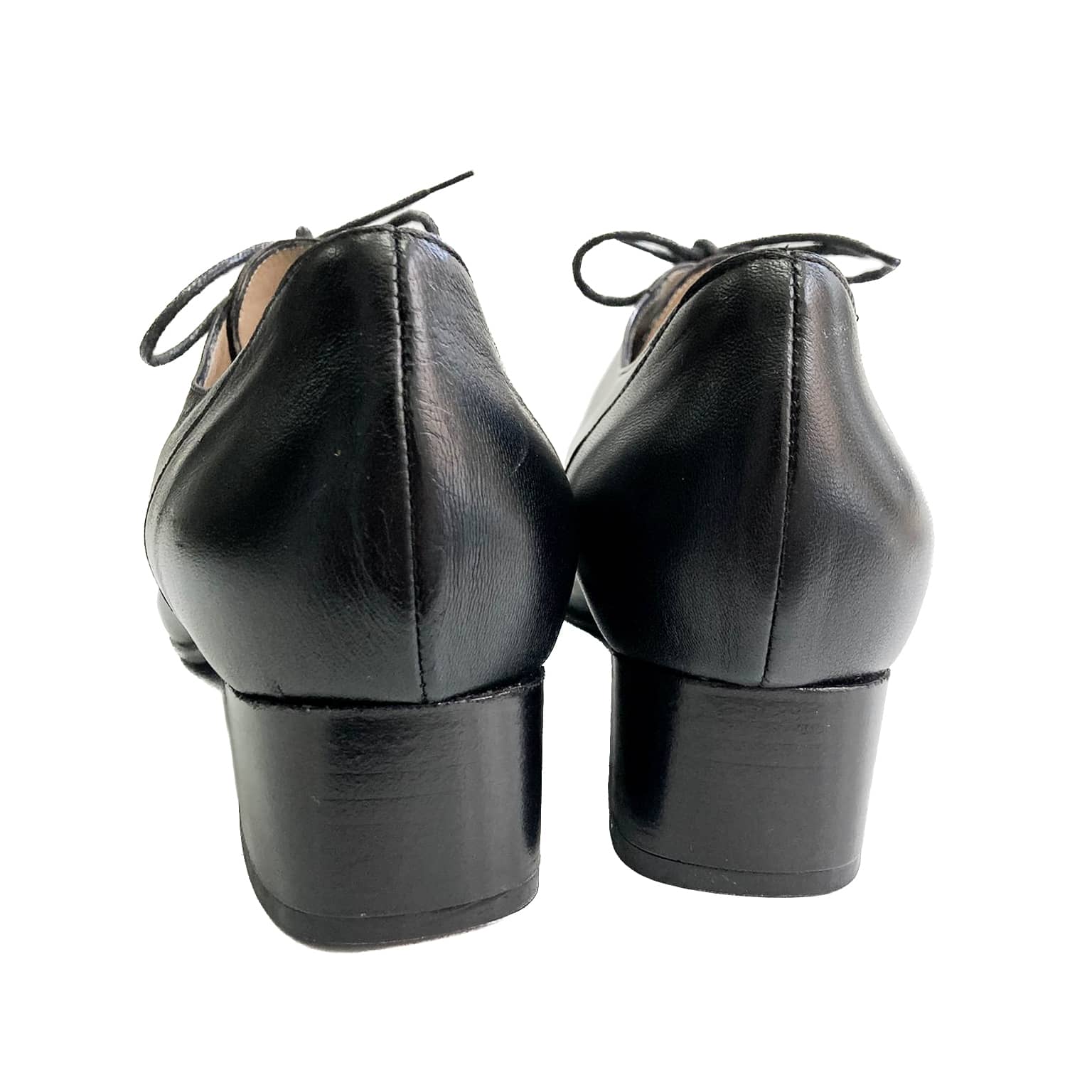 CARMELA-francesina-con-tacco-vista-dietro-paio-nappa-nera