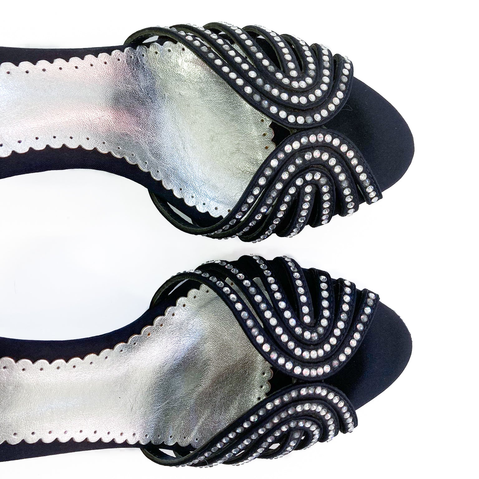 APRIL-sandalo-vista-punta-sopra-vicino-paio-raso-blu-swaroski