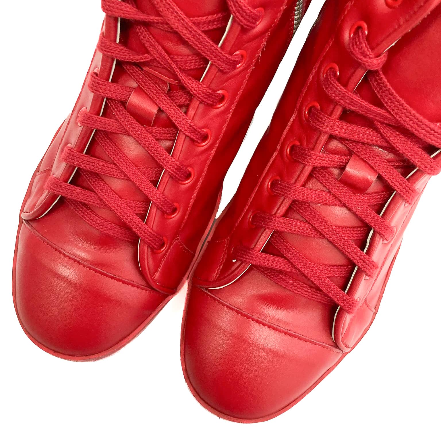 VIEIRISSIMA-sneaker-alla-caviglia-vista-punta-sopra-paio-nappa-rossa