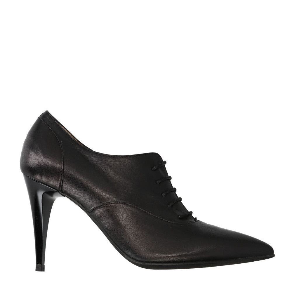 BERTA-francesina-tacco-sottile-vista-laterale-singola-nappa-nera