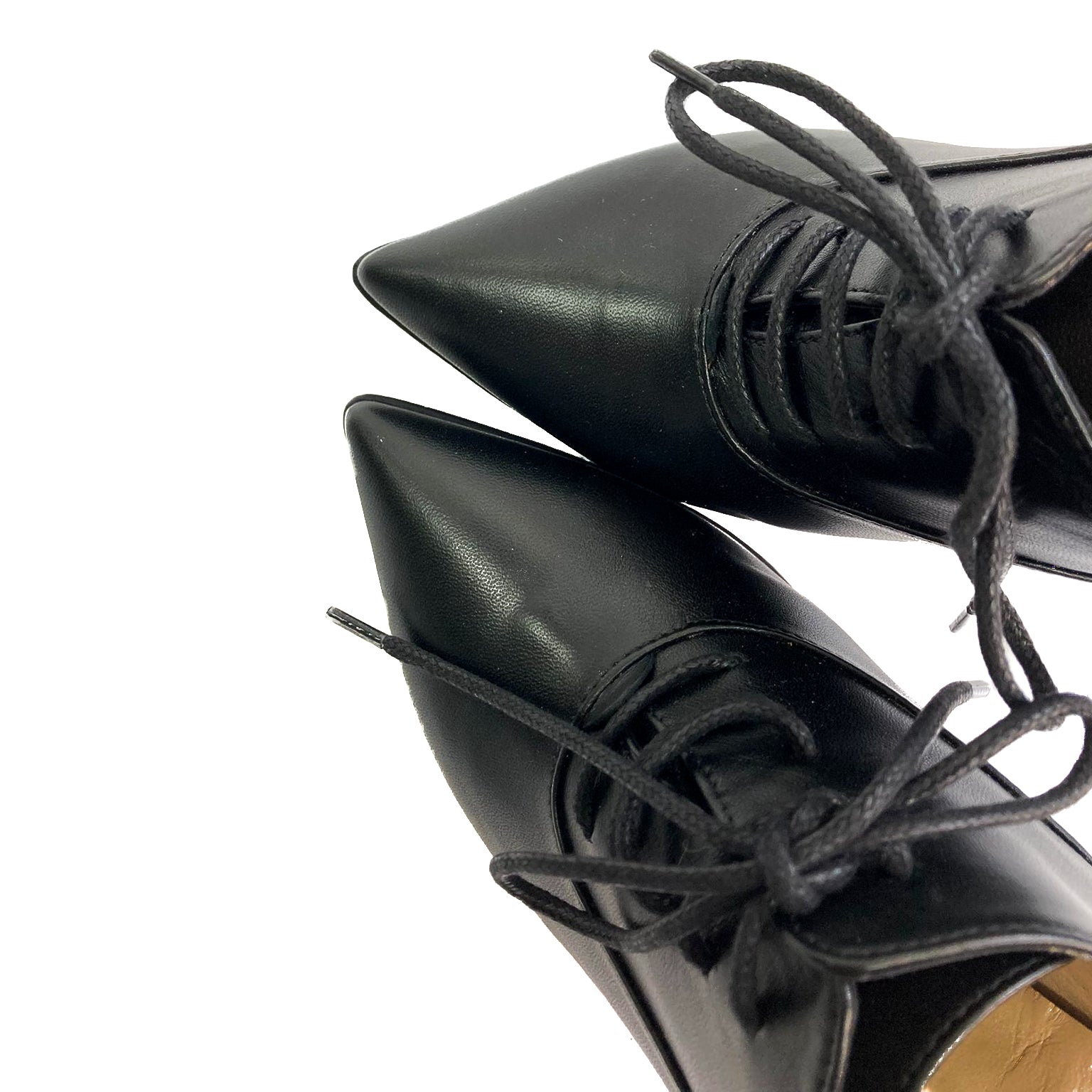 BERTA-francesina-tacco-sottile-vista-punta-sopra-nappa-nera