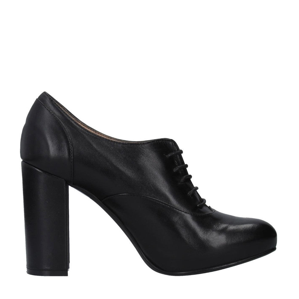 BIBIANA-francesina-con-tacco-vista-laterale-singola-nappa-nera