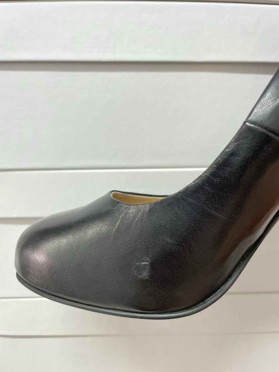 ZURINE-decollete-punta-tonda-vista-punta-vicino-nappa-nera