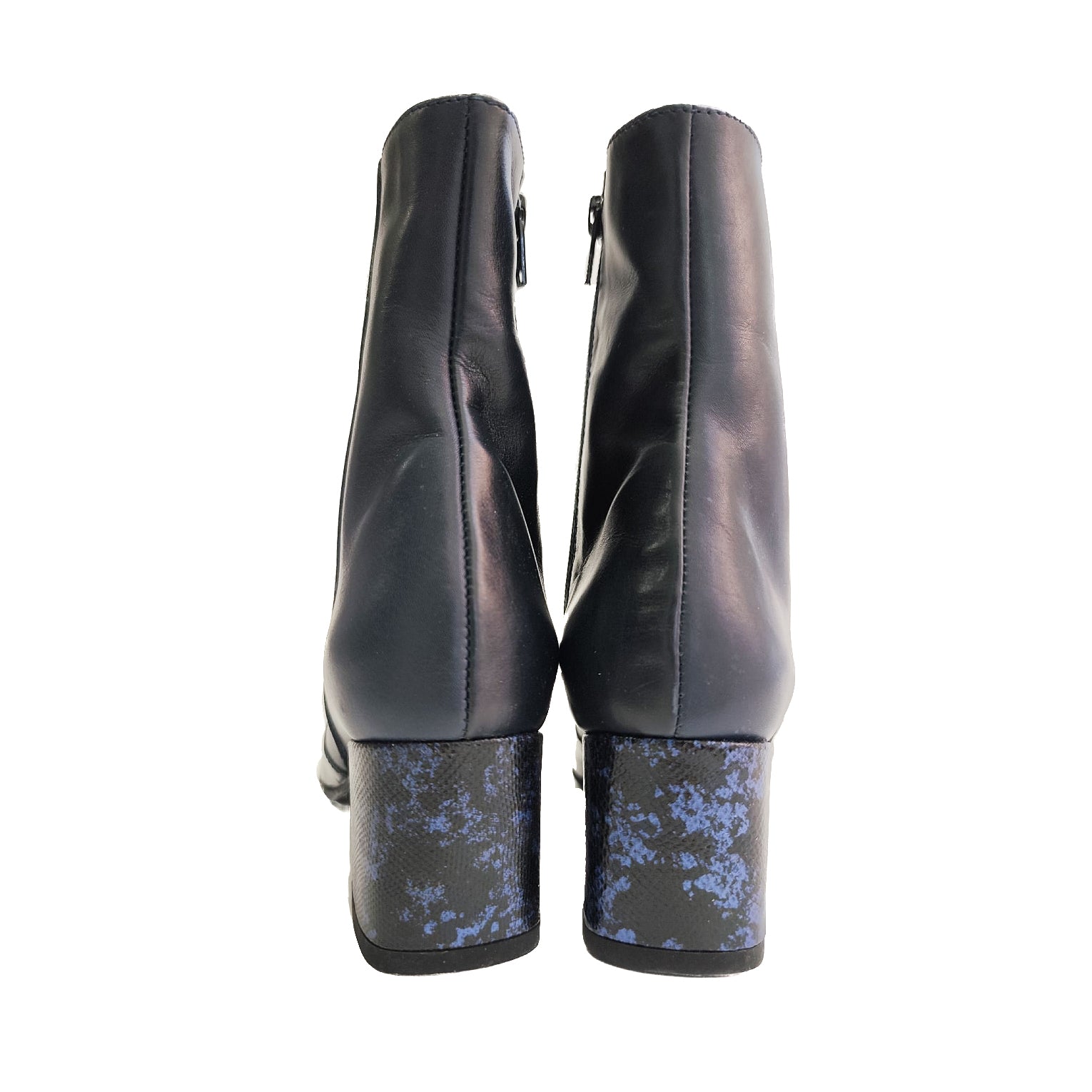 CONSUELO-tronchetto-stivaletto-vista-tallone-dietro-paio-vernice-vitello-sfumato-blu