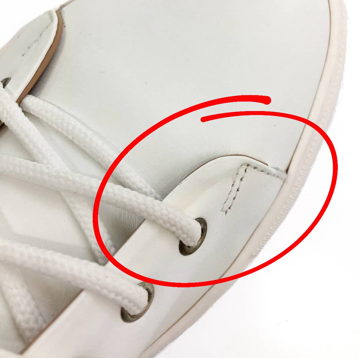 LOUISE-sneakers-alta-vista-difetto-vicino-punta-vitello-bianco