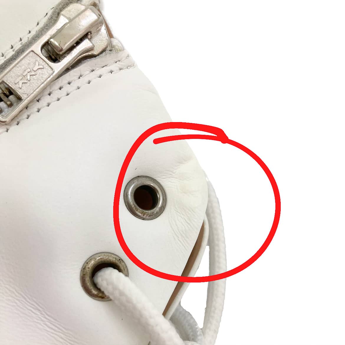 LOUISE-sneakers-alta-vista-difetto-vicino-caviglia-vitello-bianco