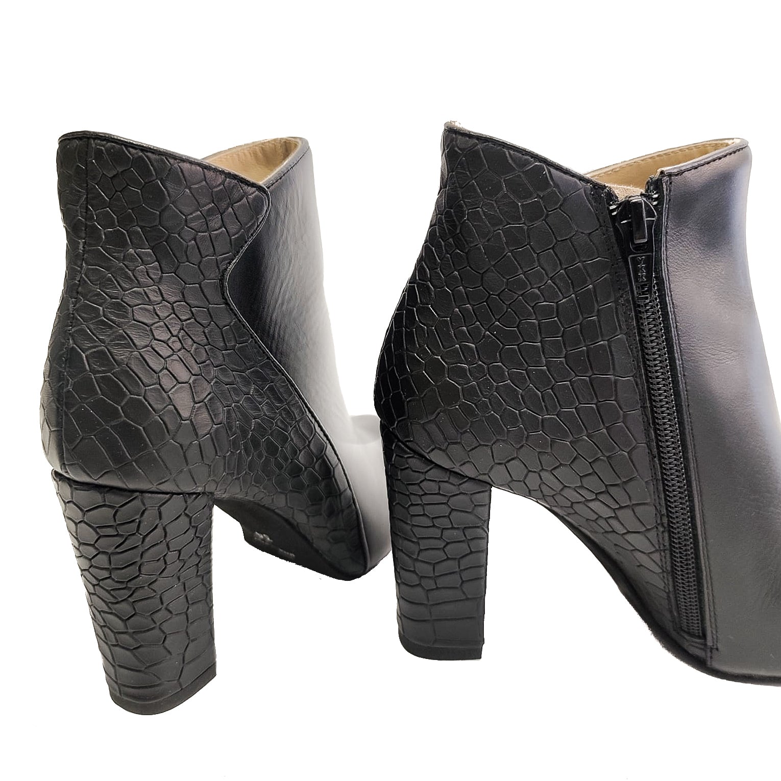 GITANA-tronchetto-stivaletto-vista-dettaglio-pellame-cocco-paio-vitello-cocco-nero