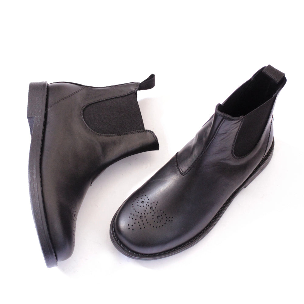 AQUILINA-beatles-stivaletto-vista-laterale-punta-sopra-vitello-nero 