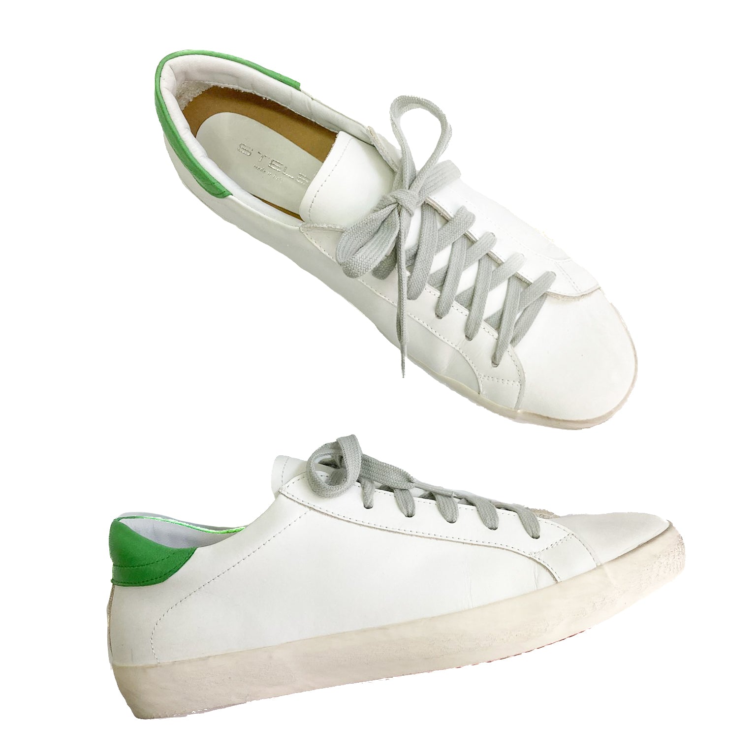 DEGRAS-sneakers-vista-laterale-e-punta-sopra-paio-vitello-bianco-mela