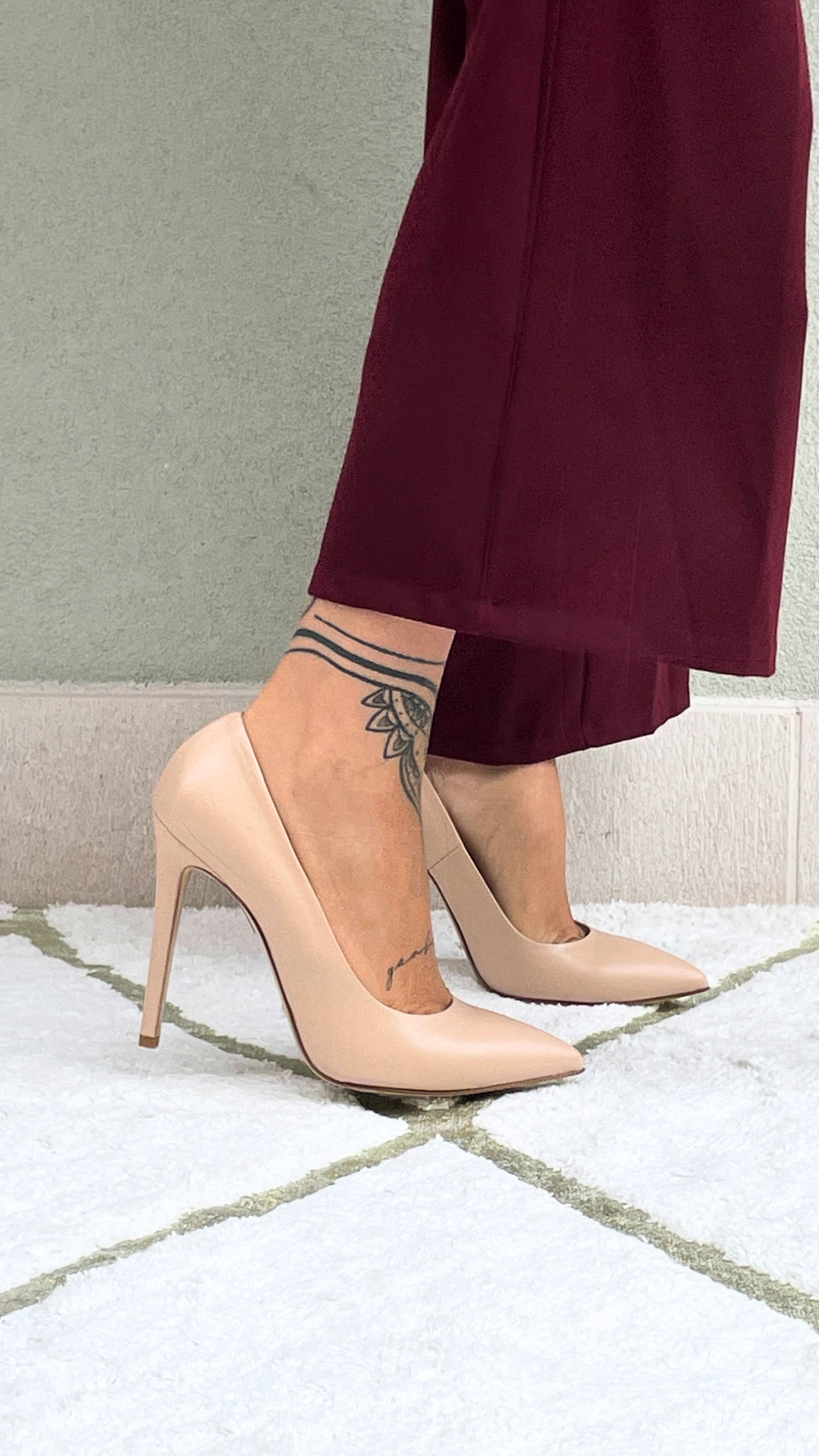 STEFY-decollette-vista-indossato-laterale-pantalone-nappa-nudo-tacco-11