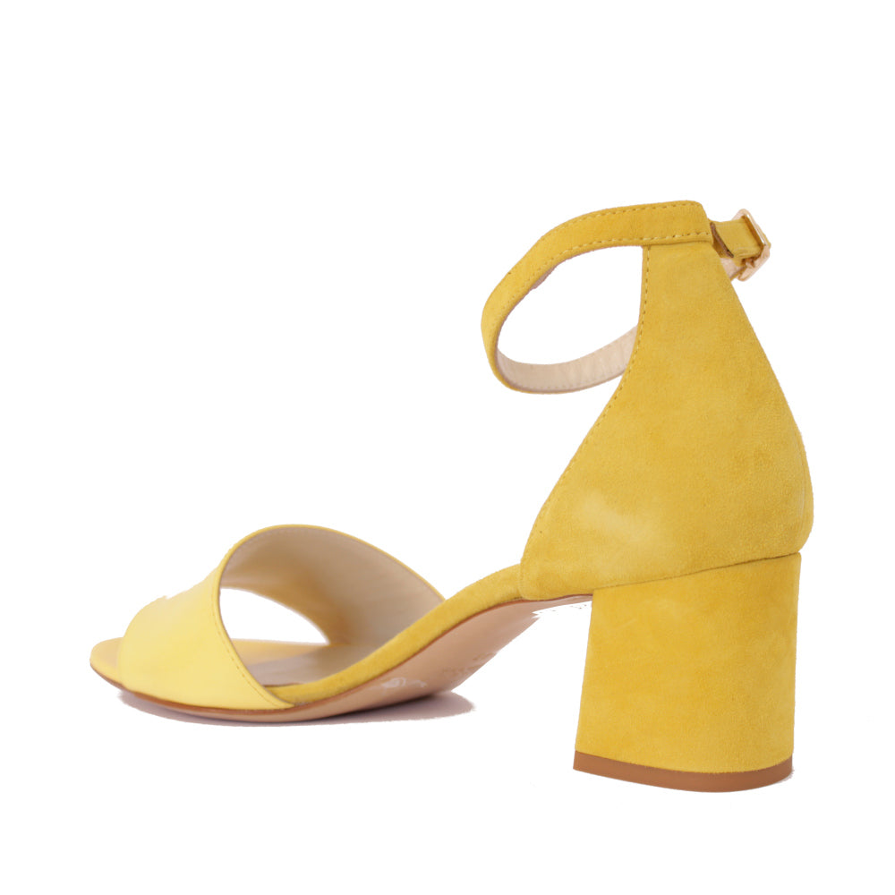 CANDICE-sandalo-tacco-largo-vista-laterale-singola-camoscio-giallo