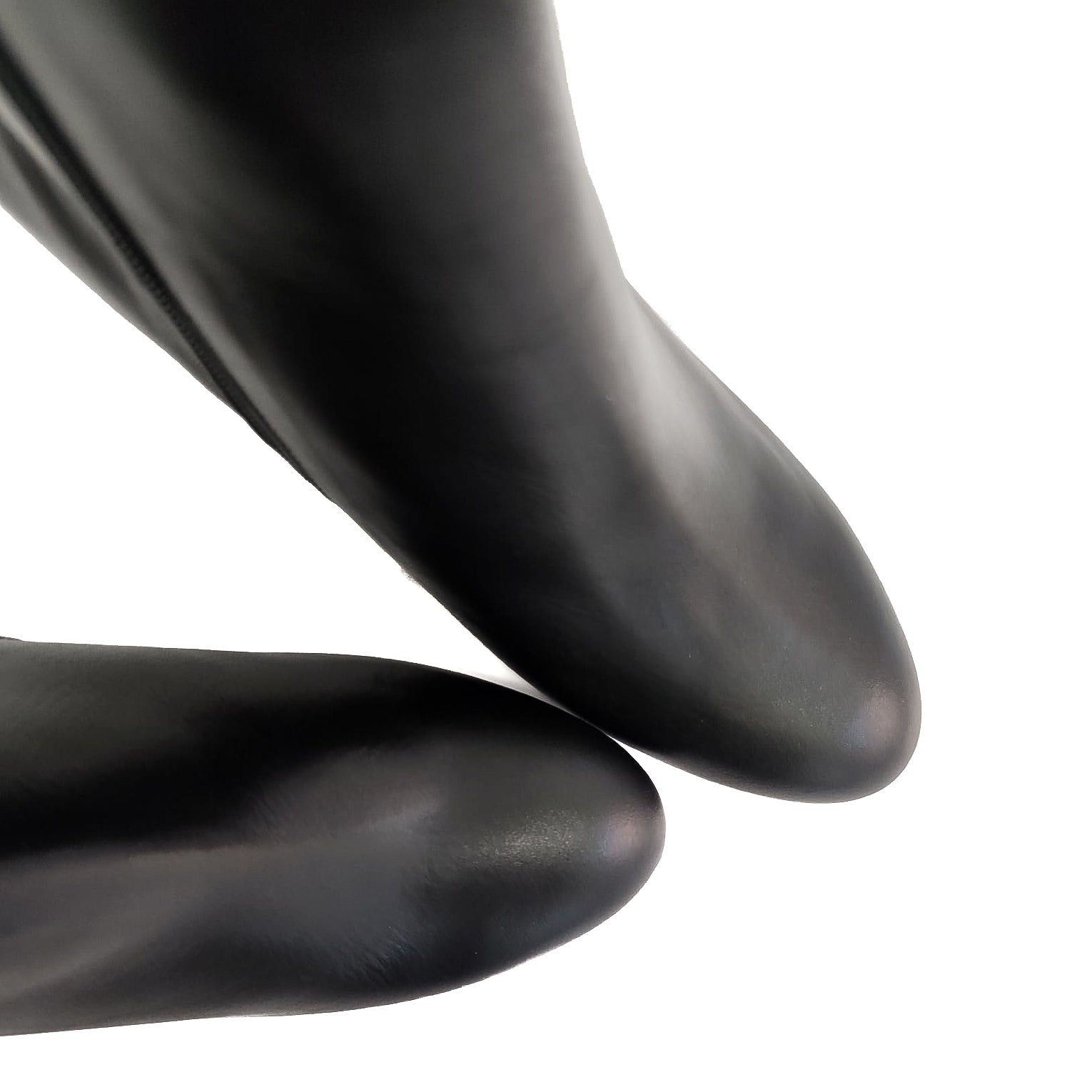 HELENA-stivaletto-tronchetto-vista-punta-vicino-paio-vitello-vernice-nera