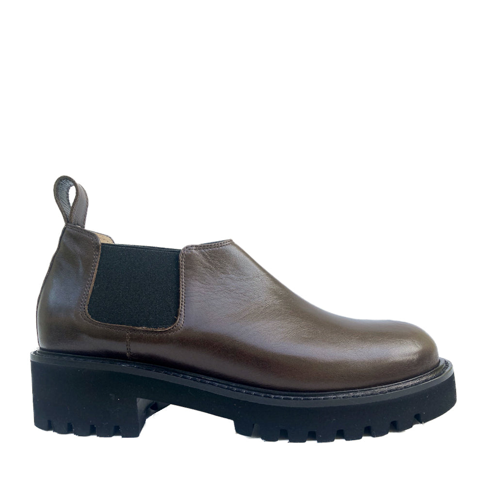 ZOE-beatles-basso-vista-laterale-singola-vitello-testa-di-moro