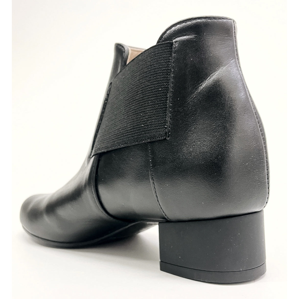Tallinn-stivaletto-vista-tallone-dietro-vitello-nero