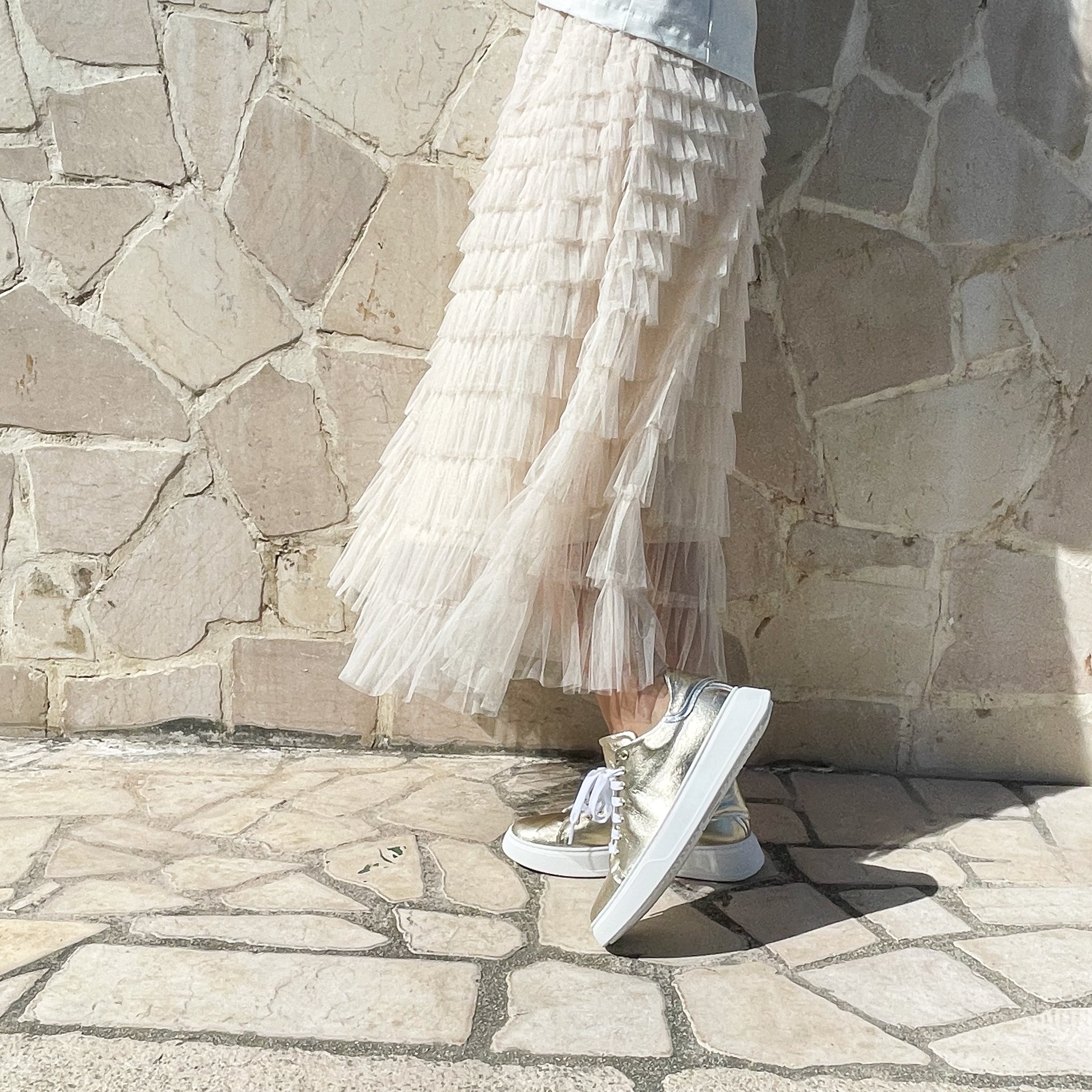 VALERIE-sneakers-vista-indossato-tallone-laminato-platino-laminato-argento