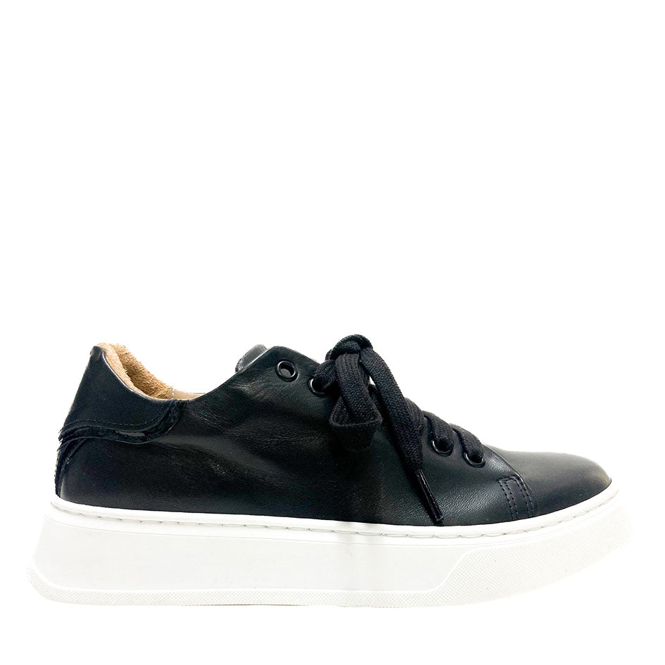 VALERIE-sneakers-vista-laterale-vitello-nero-vernice-nera